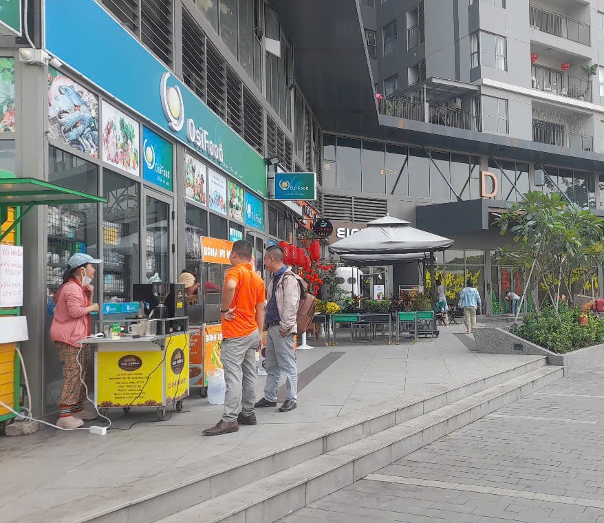 Chị Hải Yến một chủ quán cà phê nhỏ tại Bình Chánh, TP. HCM