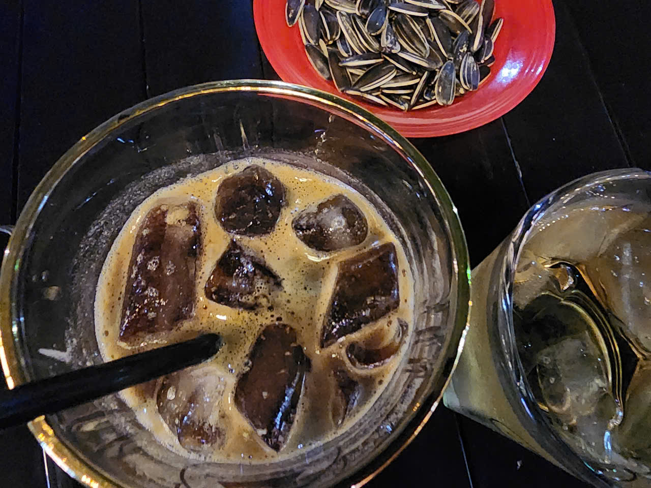 Câu chuyện bên ly cà phê