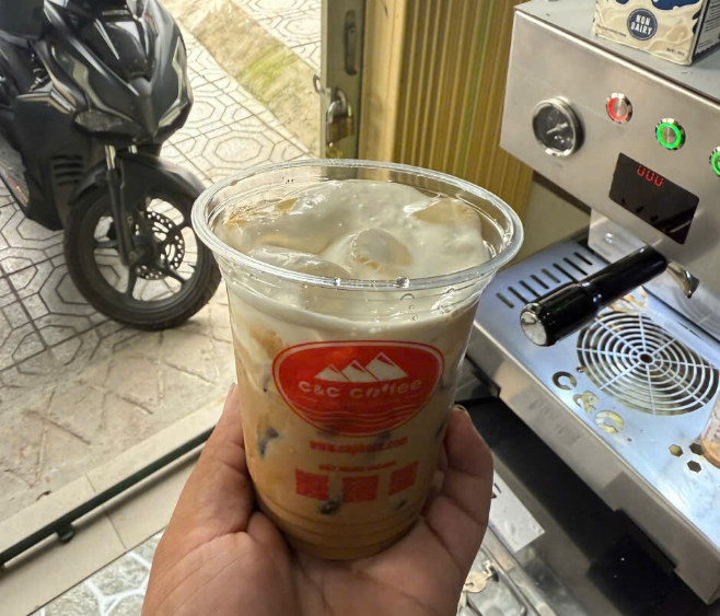 Người bán cà phê cần gì để có khách