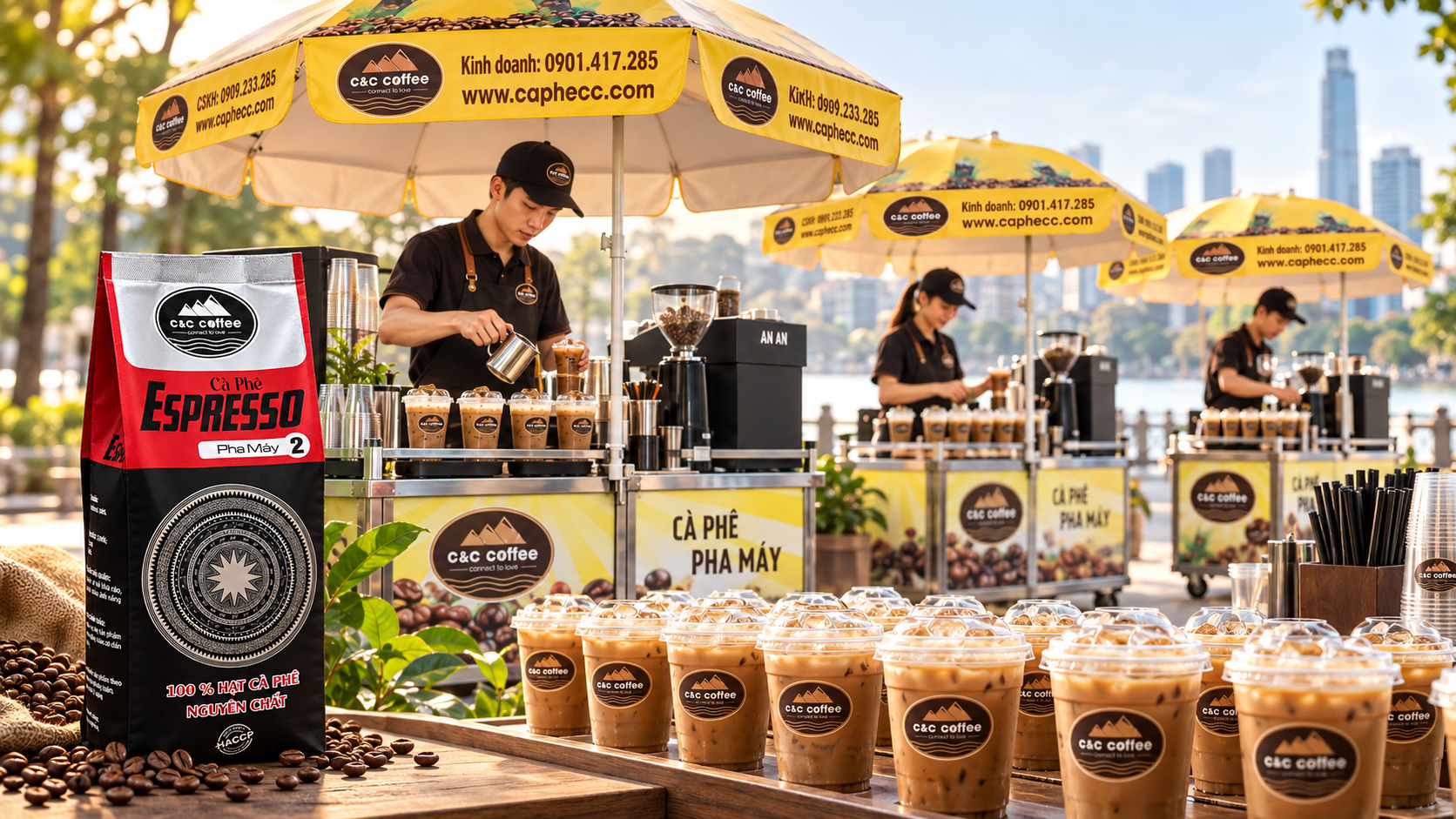 Nhiều ly espresso và cà phê sữa được chuẩn hóa đồng đều tại các điểm bán