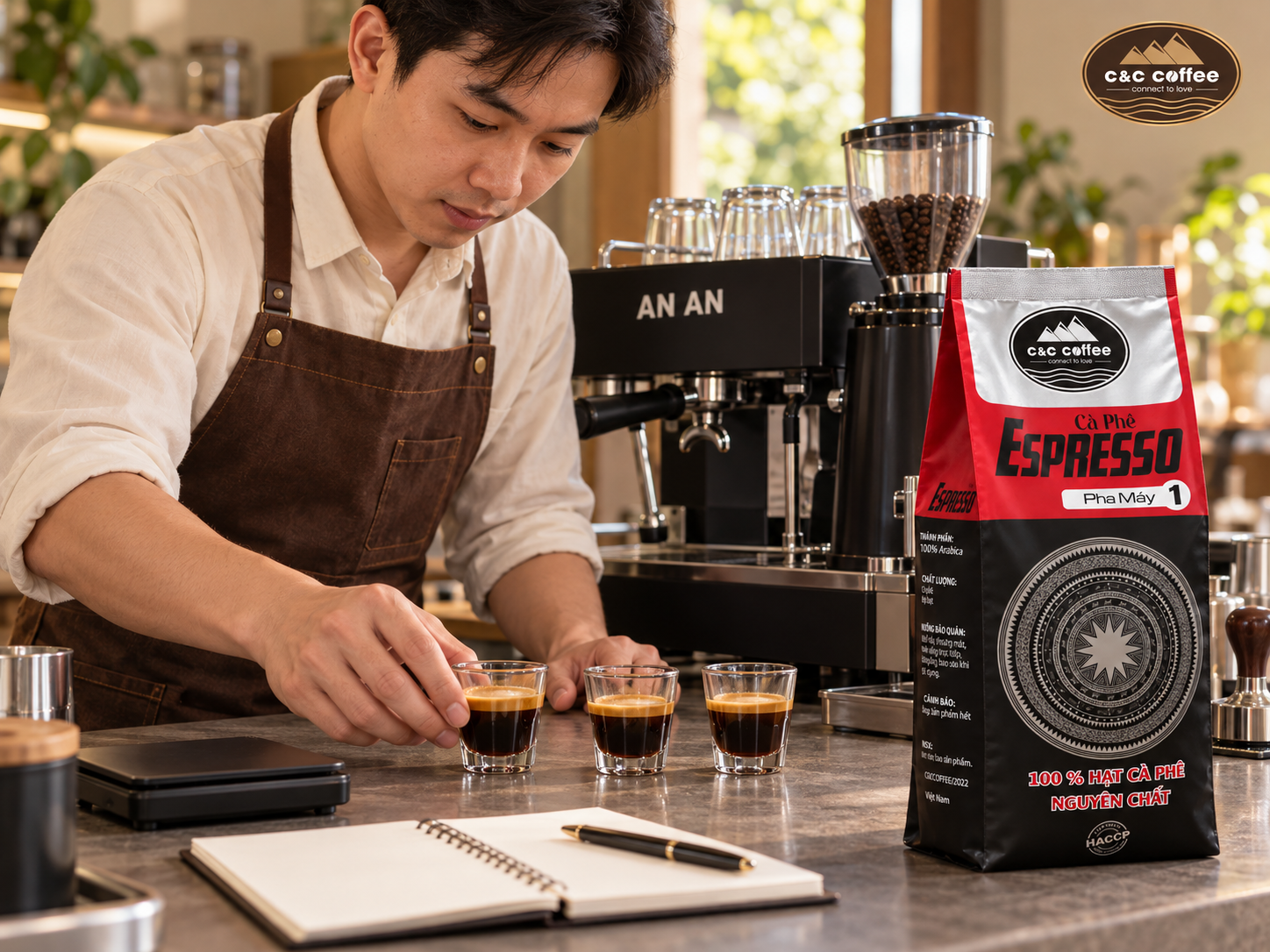 Barista thử nghiệm cà phê 100% Arabica pha máy trên menu quán